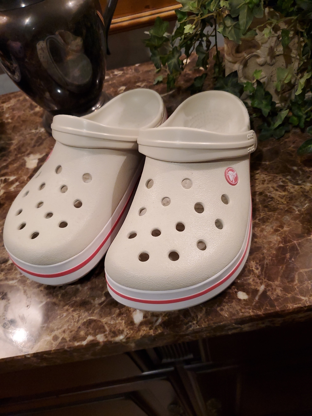 Crocs Clog in Ivory/Orange, Size 9